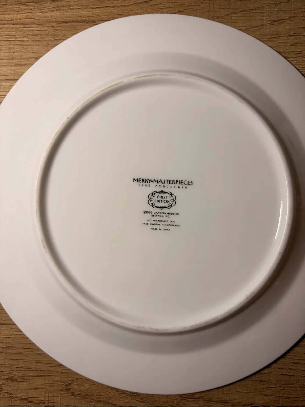1999 Merry Masterpieces First Edition Christmas Travel Plates Set of 8 Gold